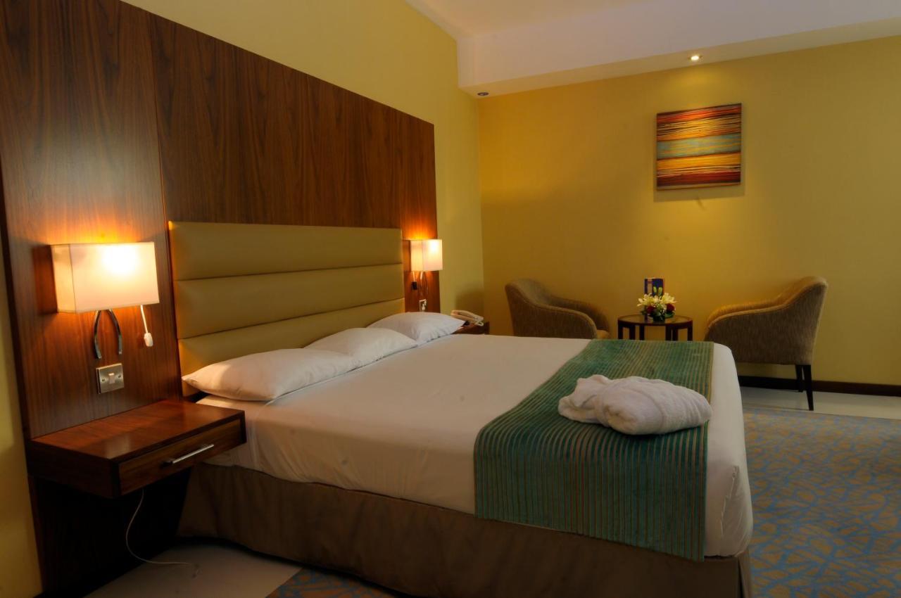 Howard Johnson By Wyndham Abu Dhabi Downtown Kültér fotó